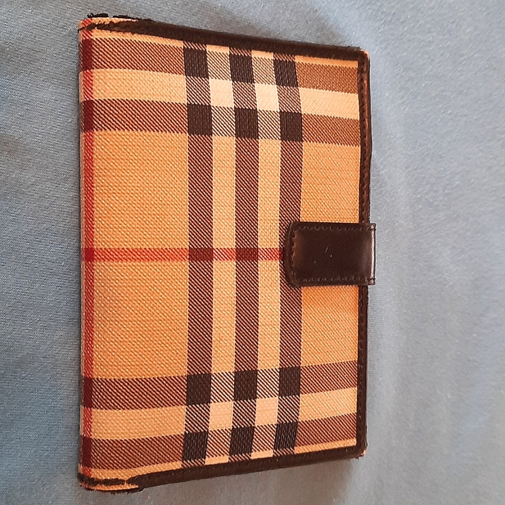 Burberry authentic Nova Check wallet - Picture 3 of 14
